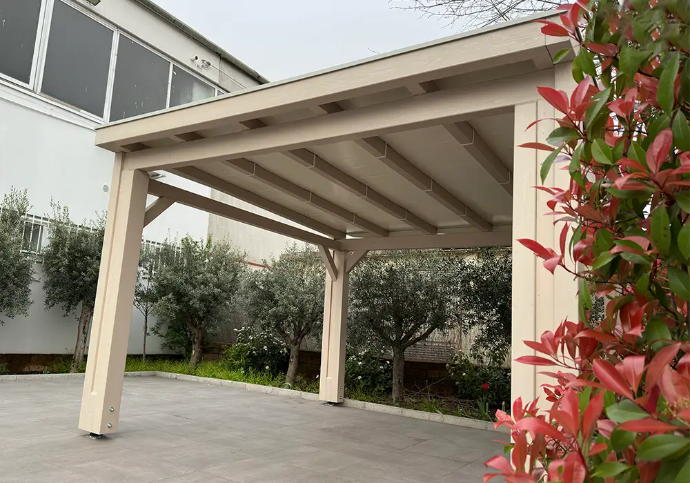 Porticato bianco per auto